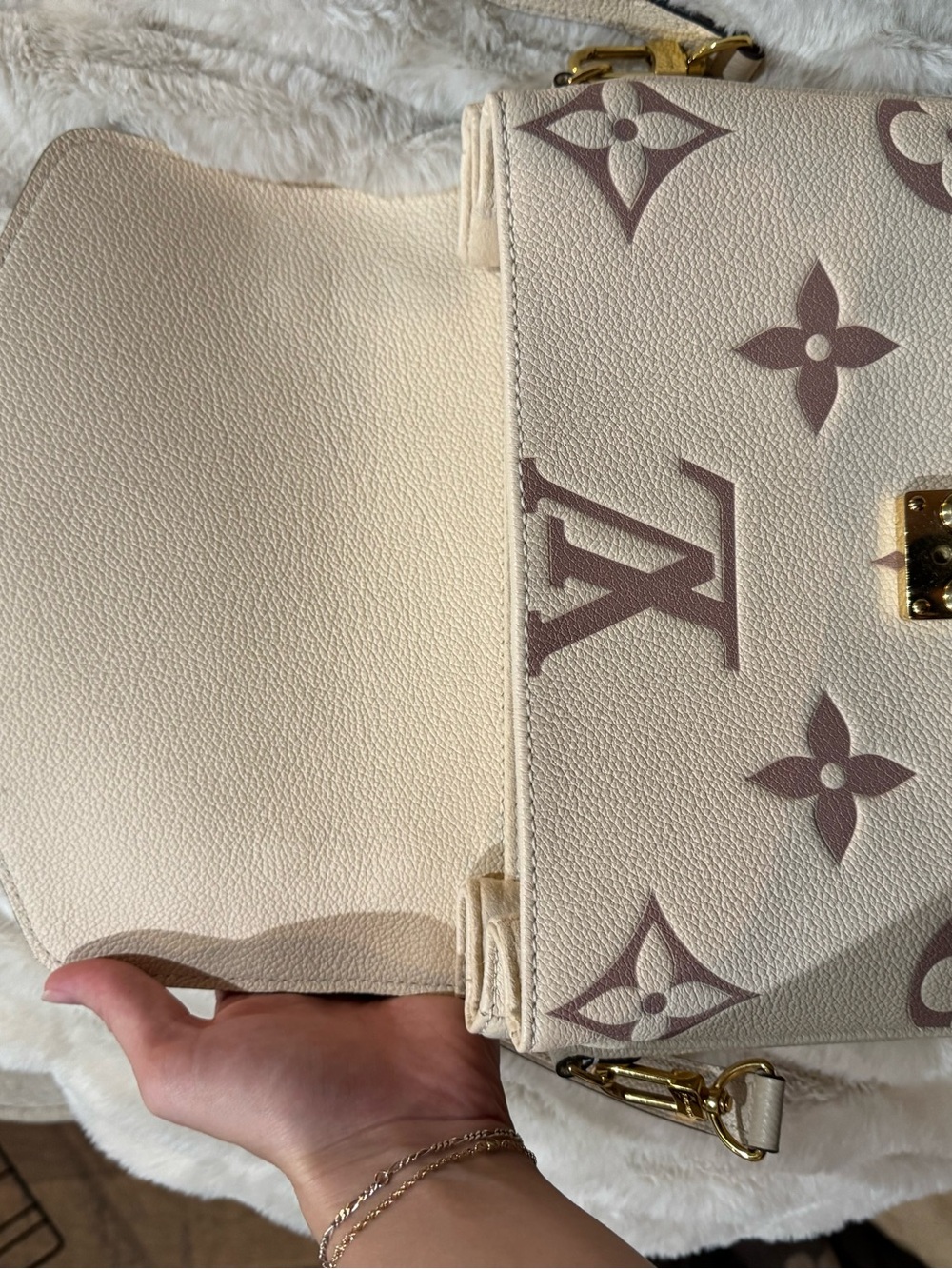 Louis Vuitton Cream Monogram Pochette Métis Crossbody Bag - Picture 6 of 8